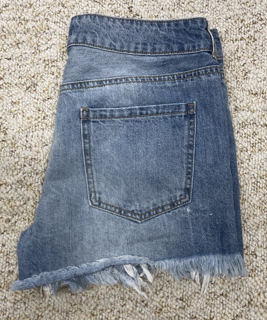 Forever 21 Jean Shorts Women’s Tag Size 28 Distressed Denim Cut Off (Waist 30″)