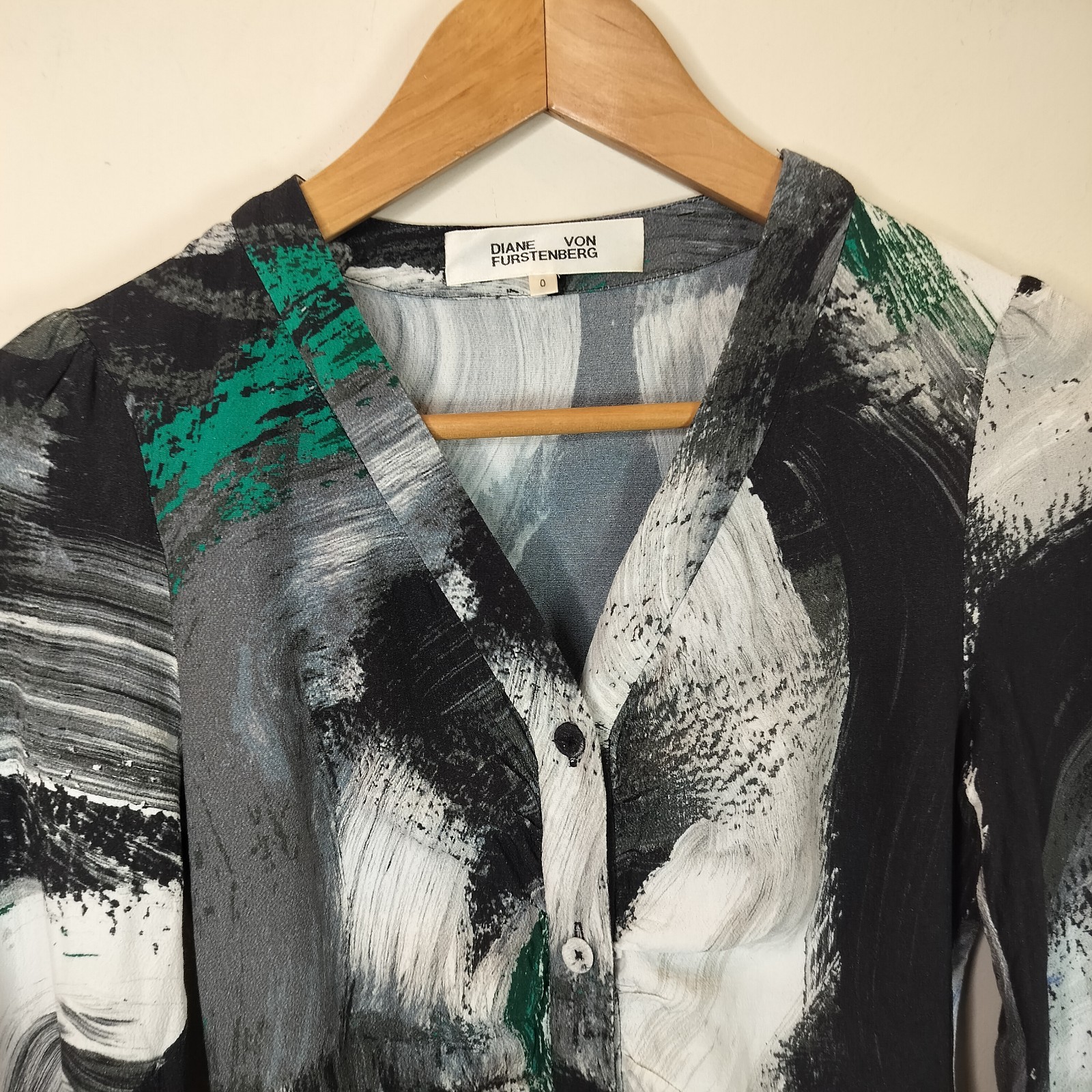 Diane von Furstenberg Dress Size 0 Brush Stroke Pattern Button Up Long Sleeve
