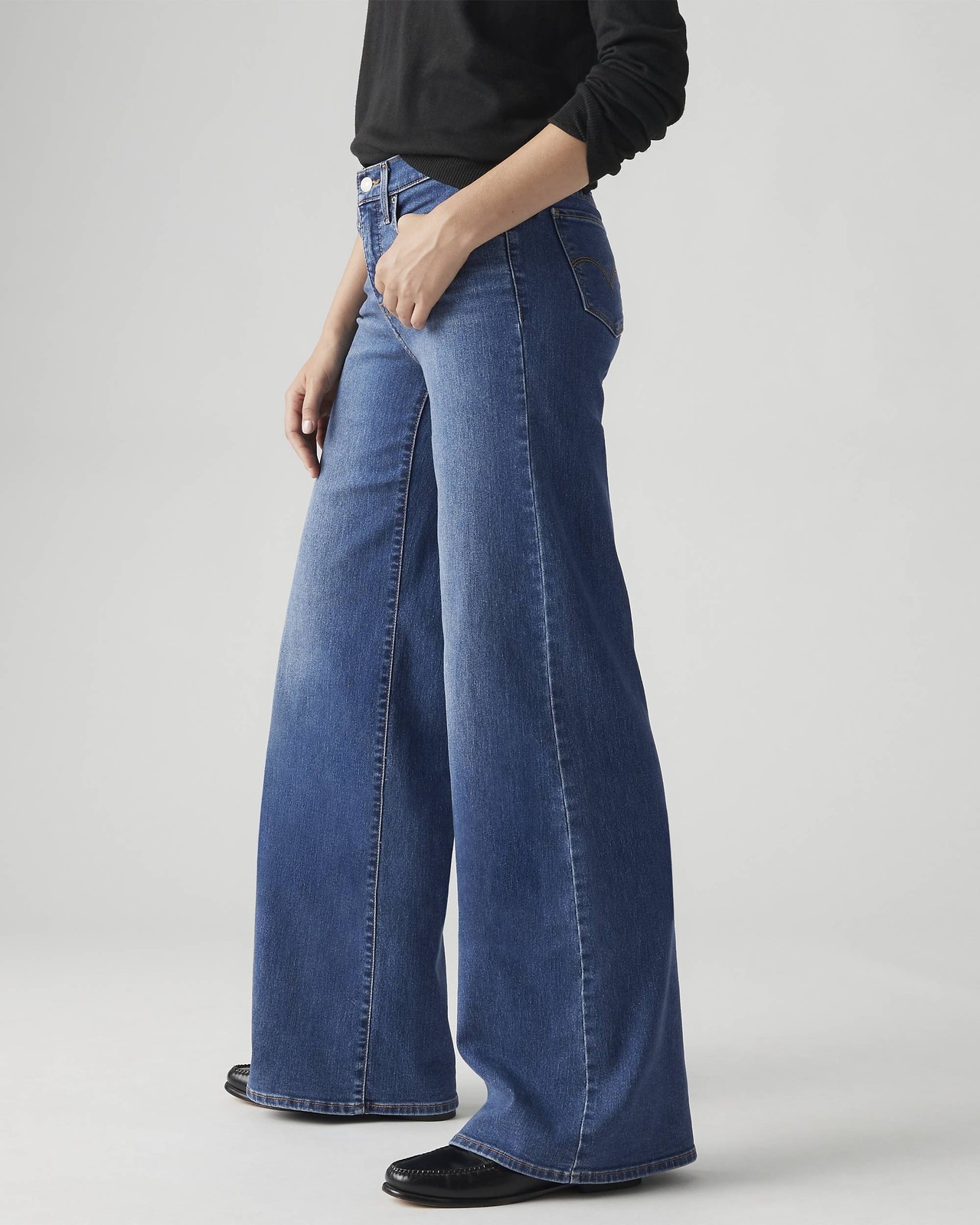 FLASH SALE!! Levi’s Women’s 318 Shaping Wide Leg Jeans NEW FREESHIP