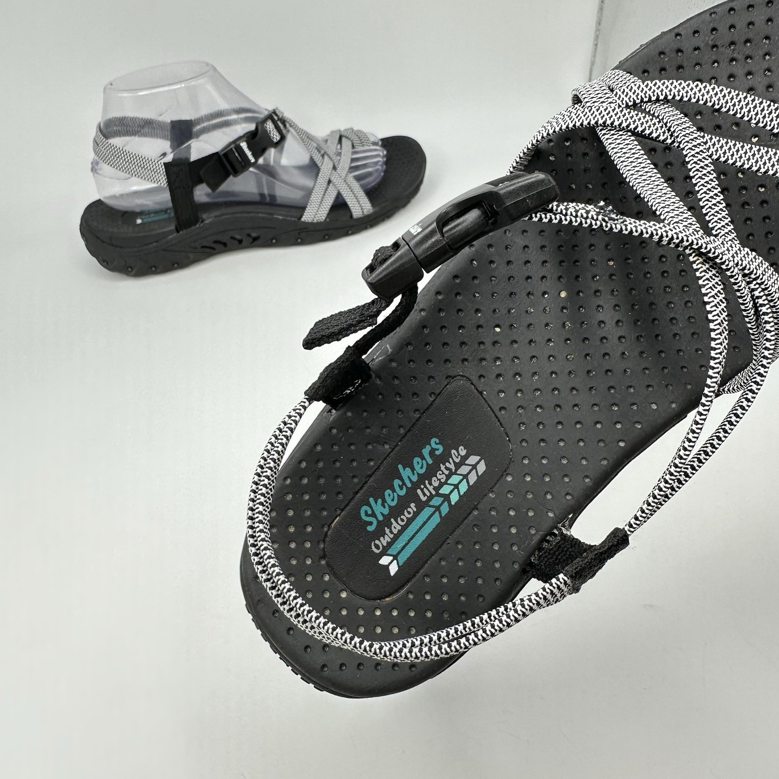 Skechers Reggae Irie Mon Black White Women’s Sandals Size 8