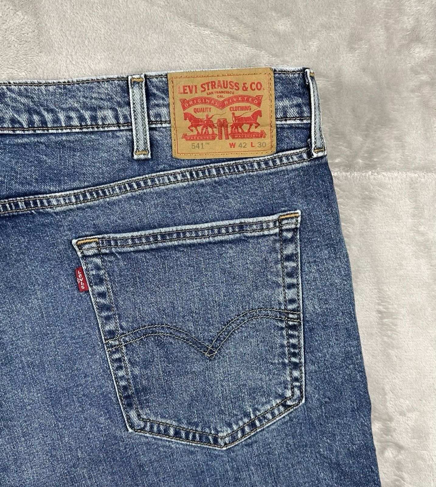 Levi’s 541 Athletic Taper Denim Jeans Men’s Sz 42×30 Blue Stretch Lyocell
