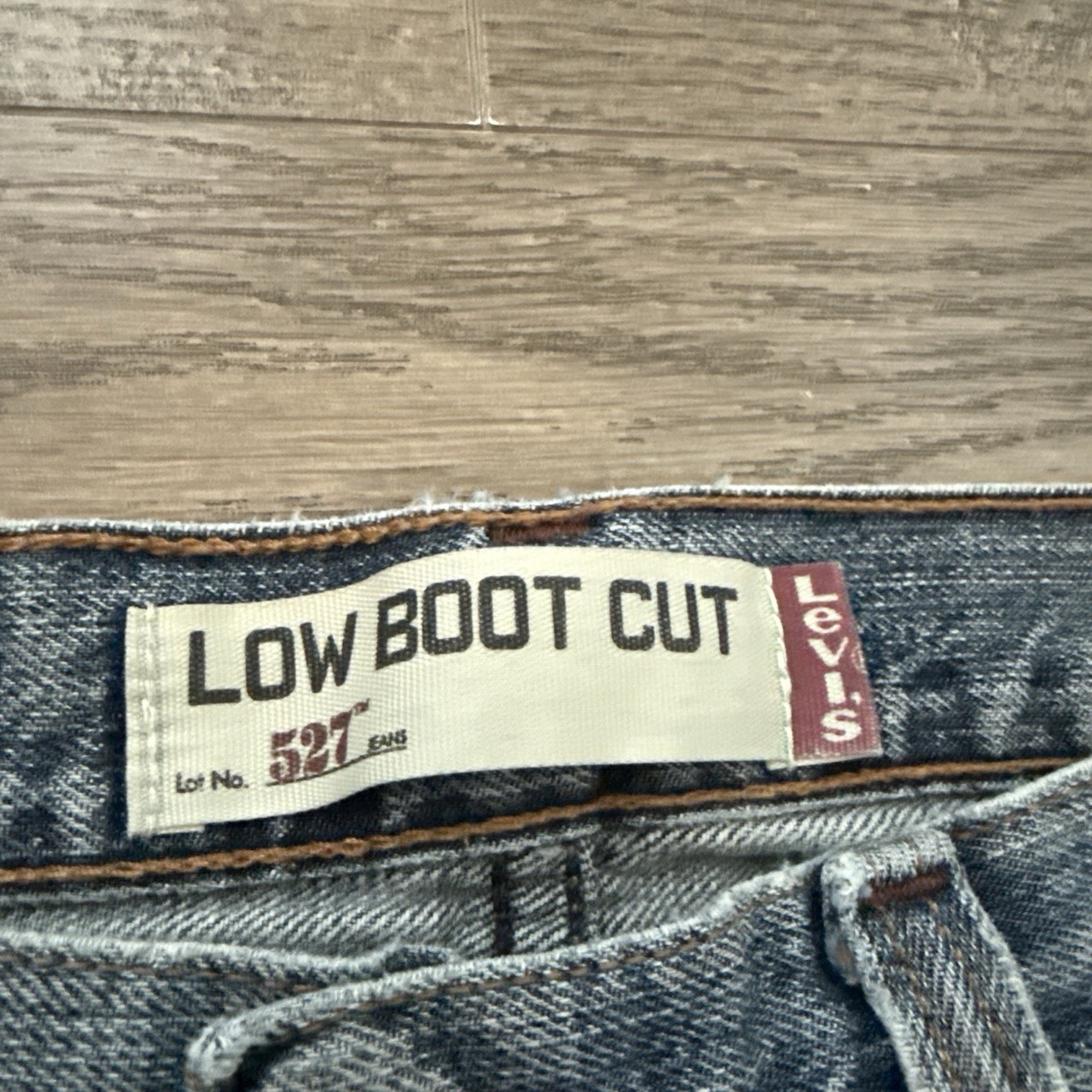 Levi’s 527 Men’s Light Wash Bootcut Low Rise Cotton Denim Jeans 5-Pocket