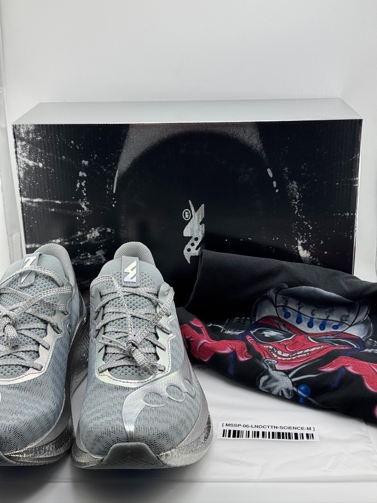 Minted NY Saucony Endorphin Pro 5 Chrome Sz 10.5 + Good Science Tee Bundle DS