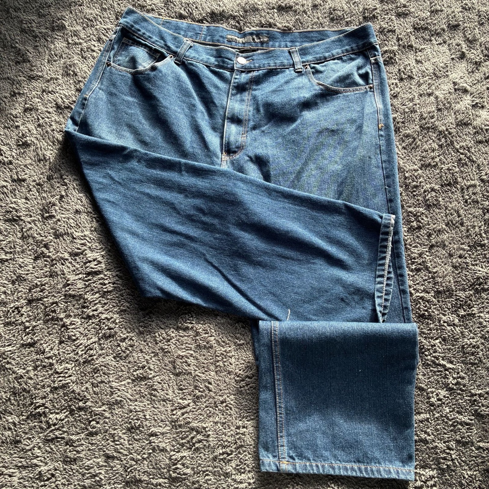 Rocawear Classic Fit Men’s Jeans Size 46×32 Embroidered Back Pocket Logos