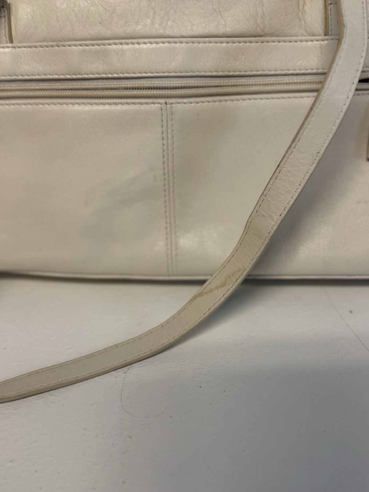 Tignanello Off-White Genuine Leather Shoulder Bag Flap Buckle Magnetic Vintage