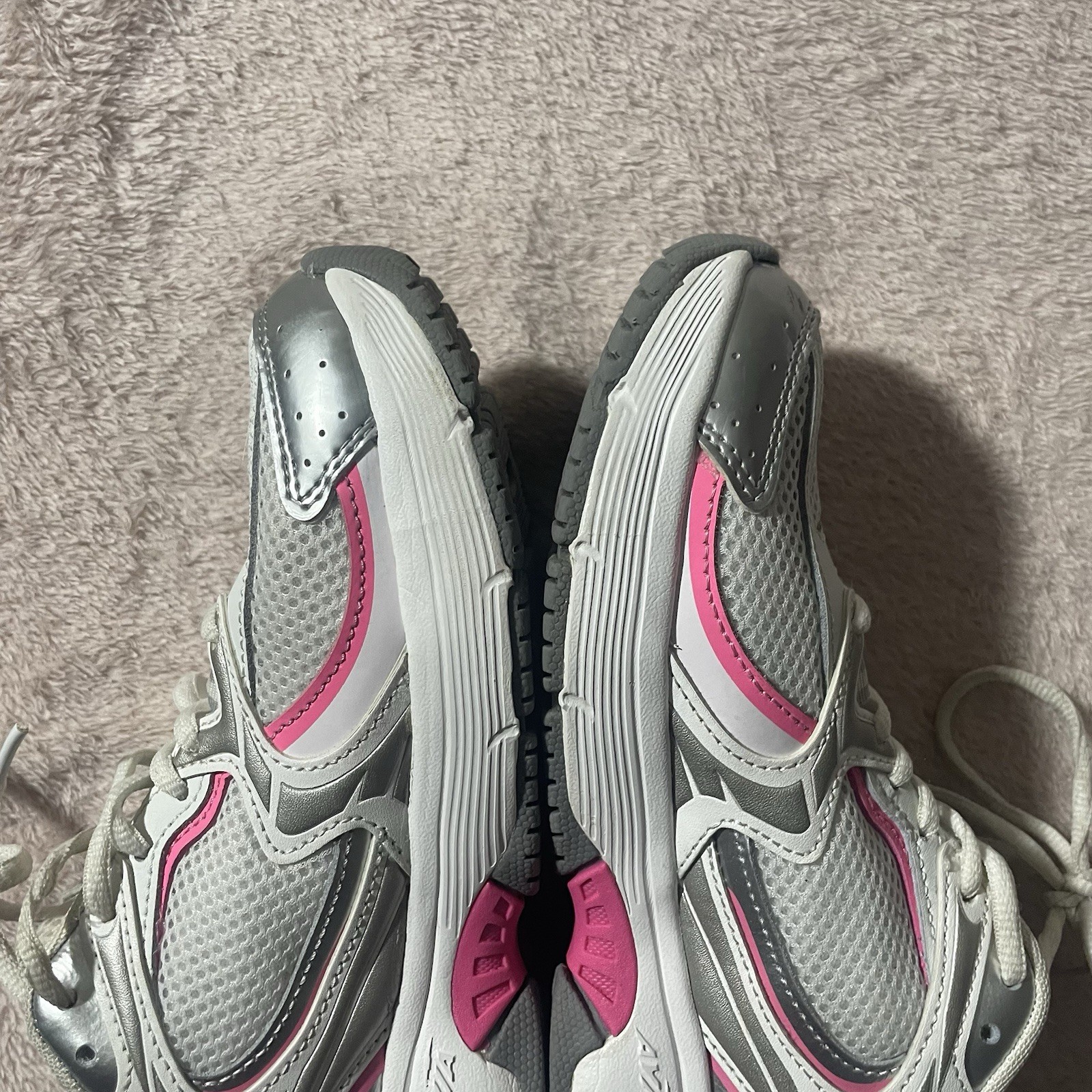 Avia Women’s 5000 Performance Sneakers Pink Silver White EUC Women’s Size 8
