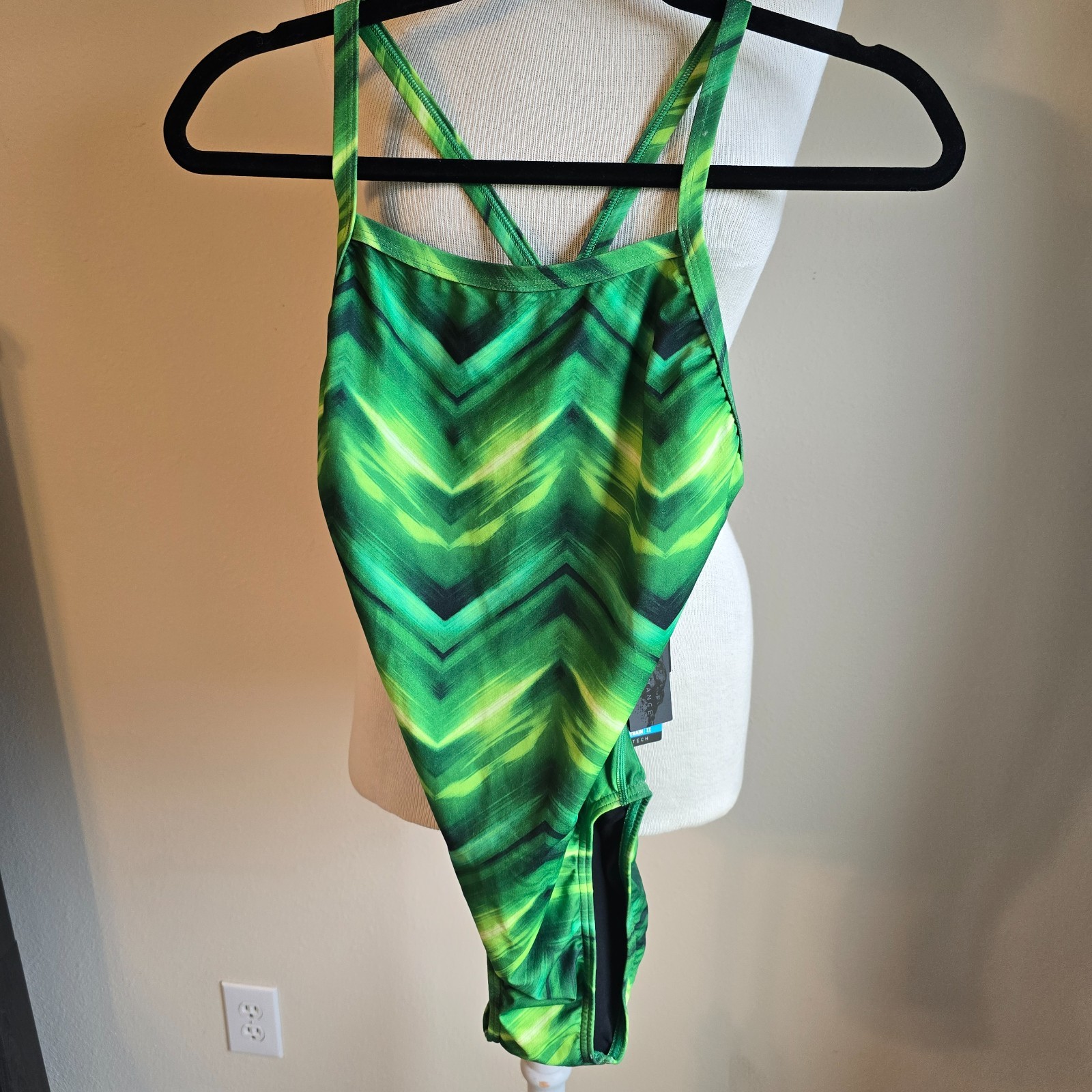 SPEEDO PERFORMANCE Train 2 SWIMSUIT GREEN SIZE 36 NEW