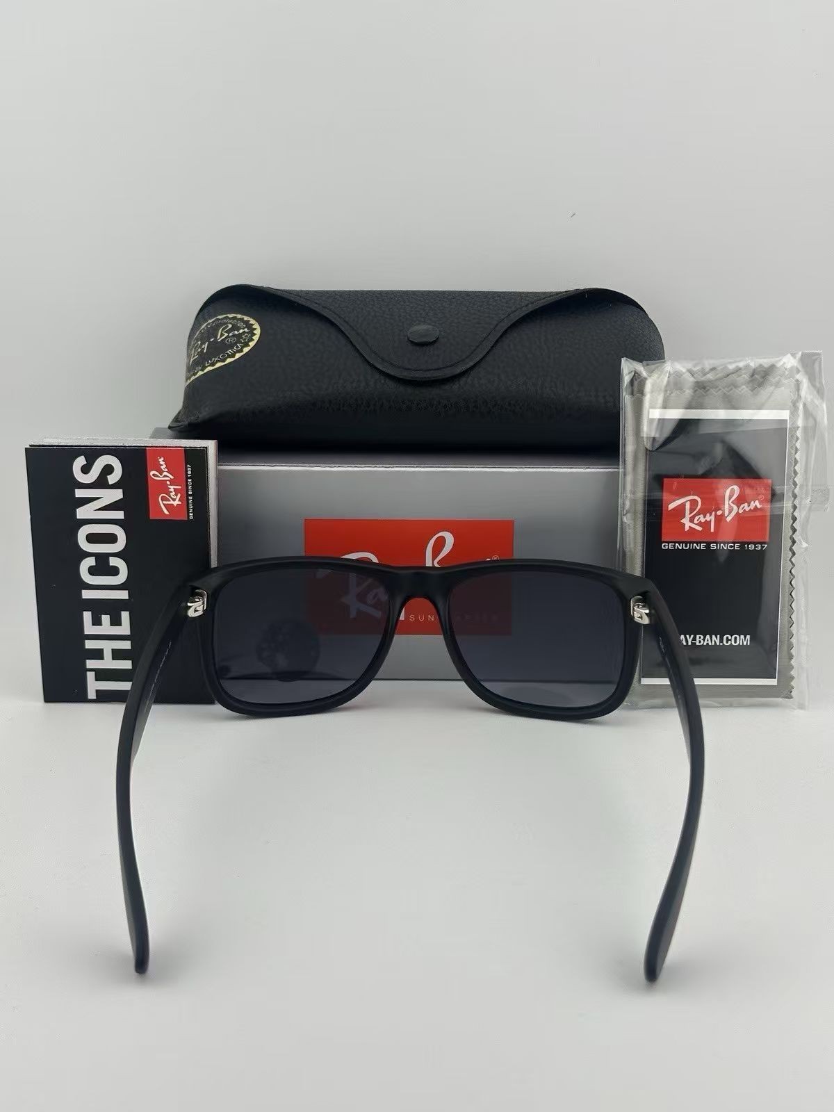Ray-Ban Justin RB4165 622/2V Polarized Sunglasses Matte Black Grey Lens 54mm.