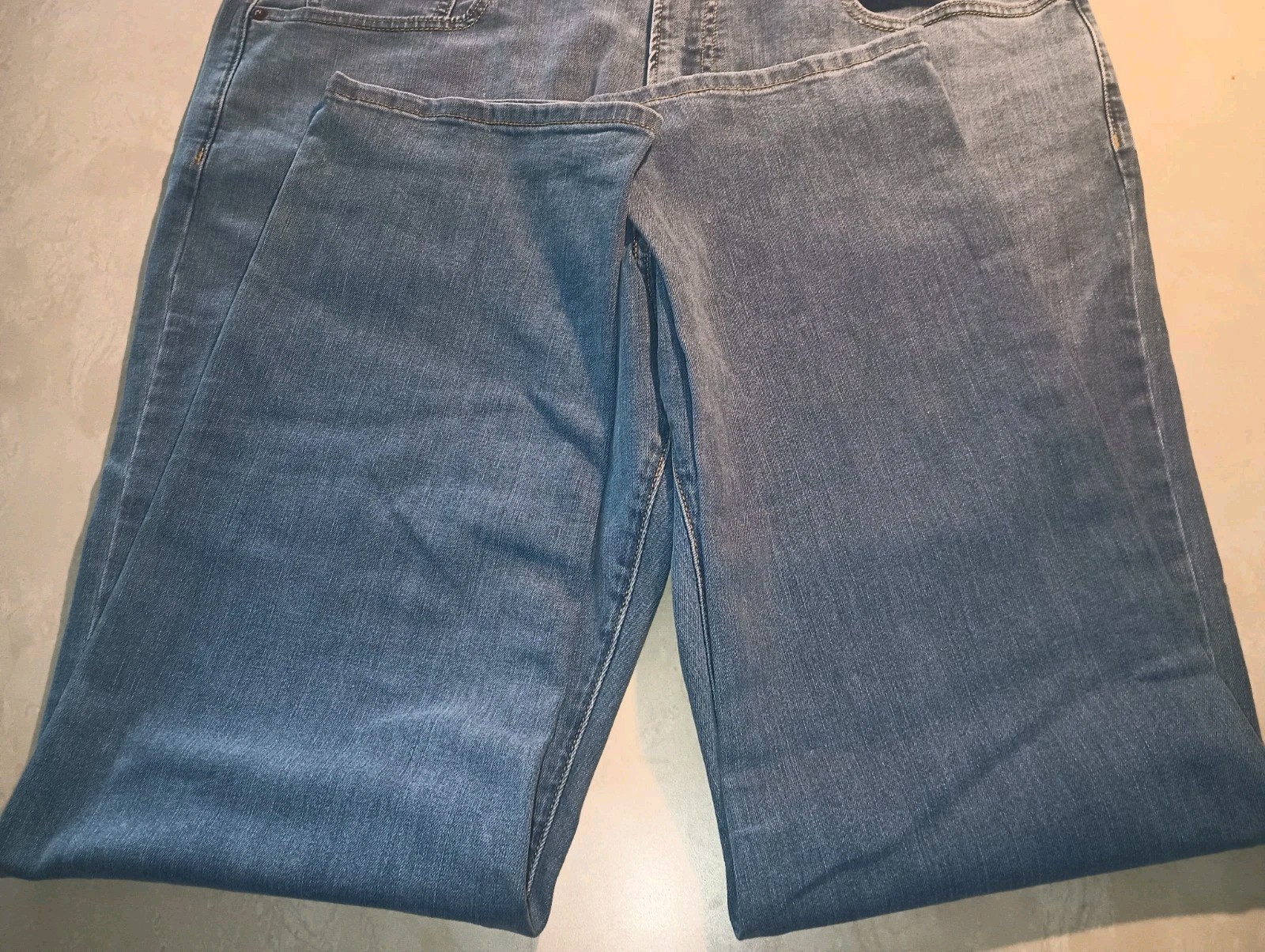 Men’s LUCKY BRAND Denim Jeans – 410 Athletic Straight – SZ 38×32 – NEW (No tag)
