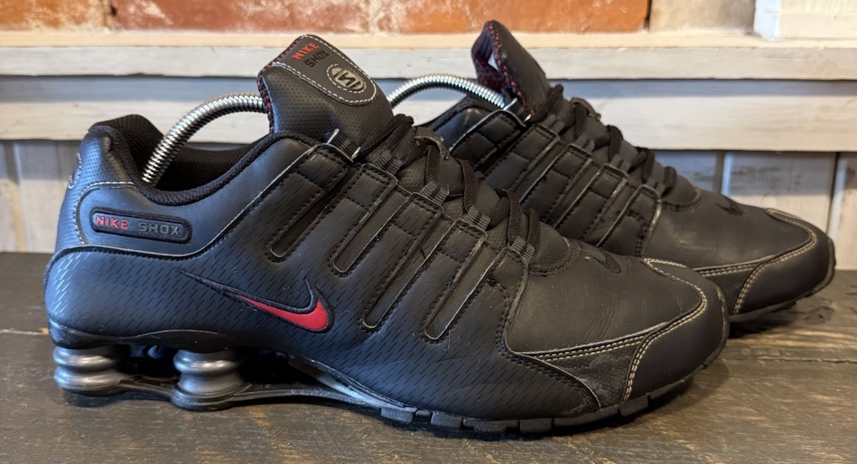 Nike Shox NZ Black Varsity Red Men’s Sz. 11.5 378341-017 DONOR PAIR Coming Apart