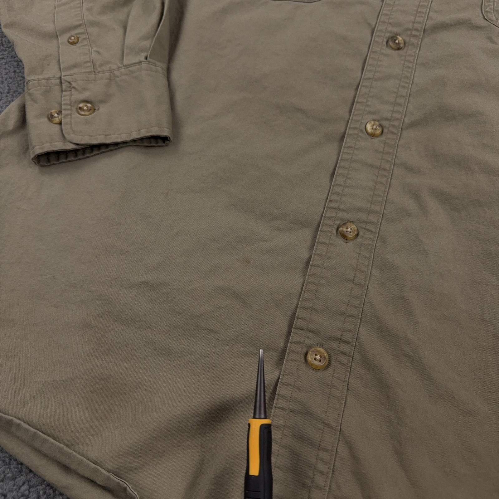 Cabelas Shirt Mens LT Beige Twill Button Up Zip Pocket Outdoor Workwear Hunting