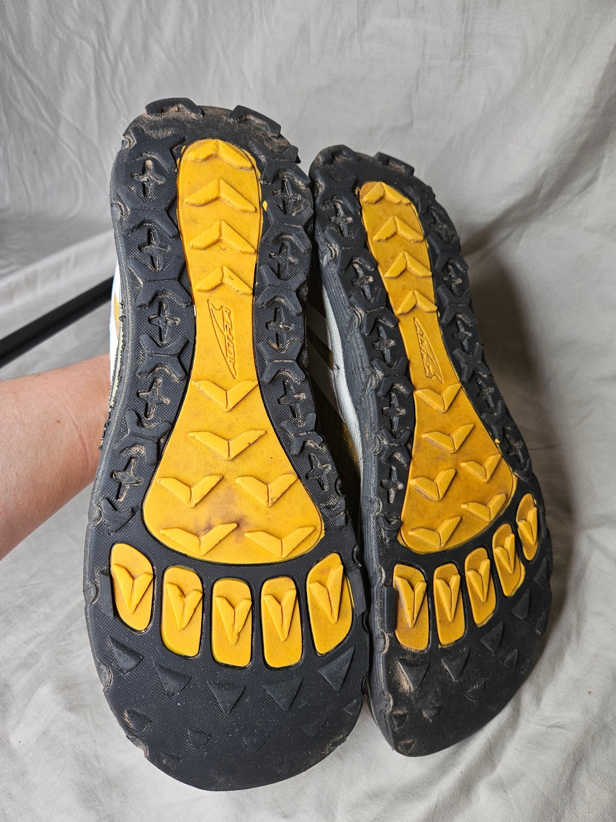 Altra Lone Peak 2.0 Trail Running Shoes Mens SZ 12 Yellow Black Walking Seakers