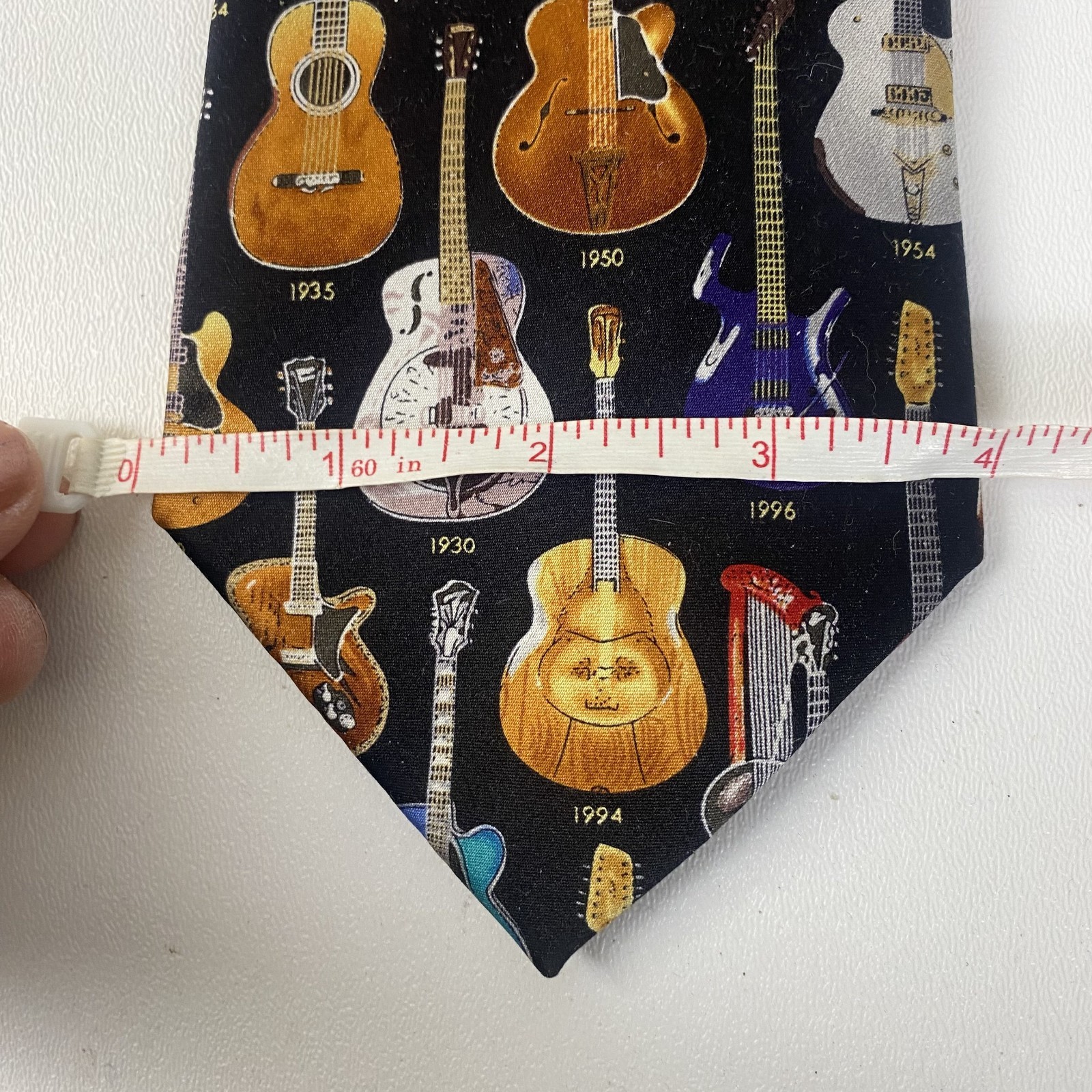 Classic Guitars 1910-1995 Museum Artifacts Mens Neck Tie All Silk 4″ x 59″
