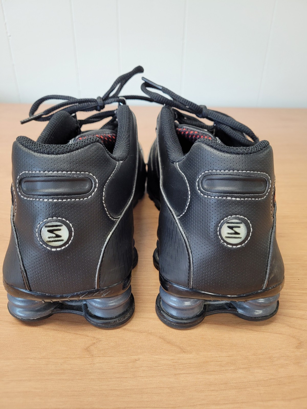 Nike Shox Men’s 11.5 NZ Black Varsity Red 378341-017