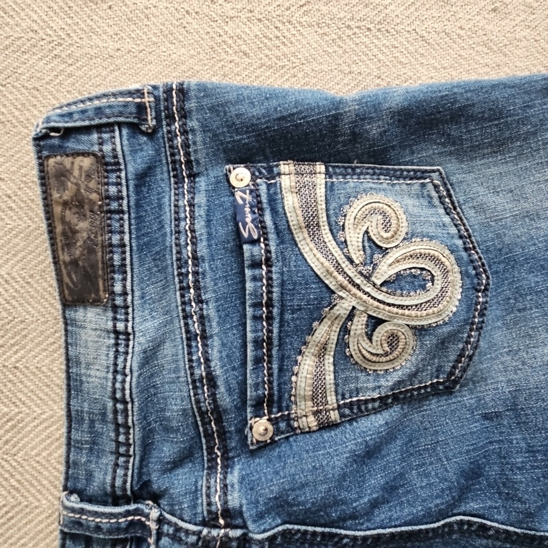Seven7 Jeans Women’s Size 14 (32×26) Blue Slim Boot Embroidered Pockets