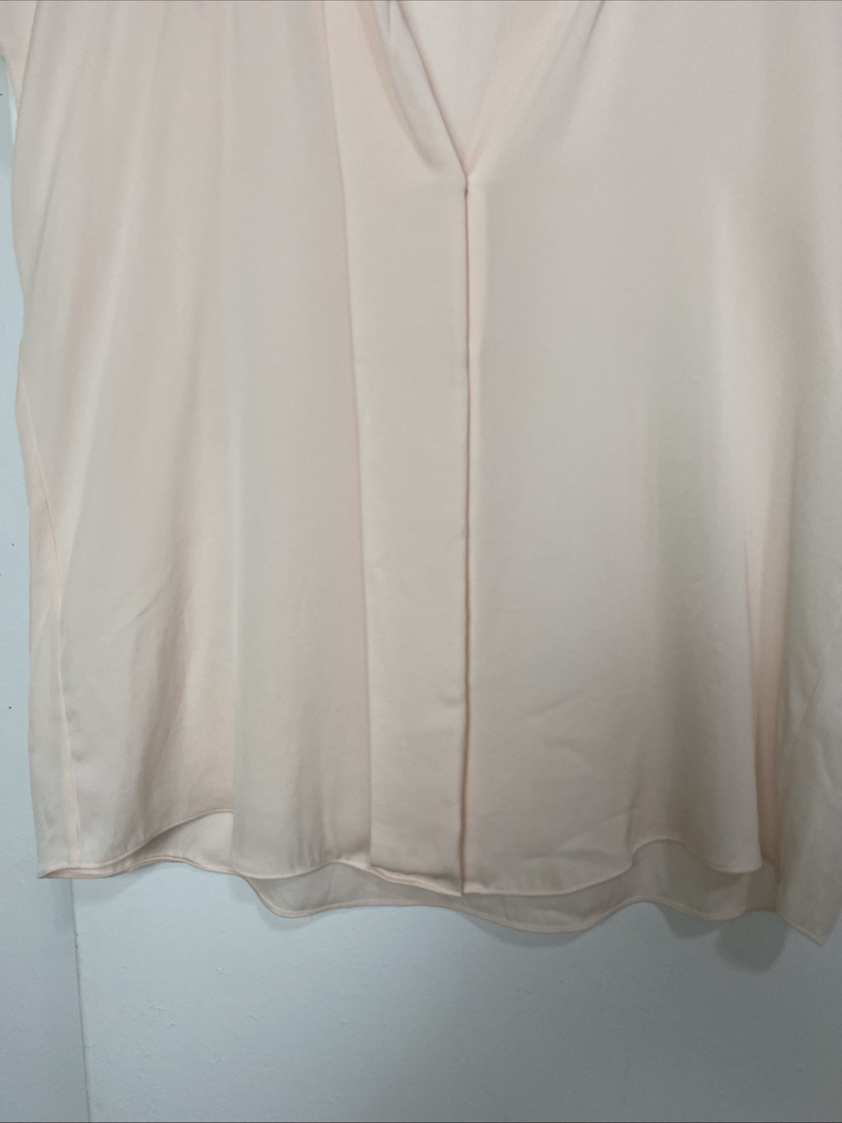 Vince Silk Blouse Top Size L Women’s Pink Satin Split Neck Sleeveless Buttons