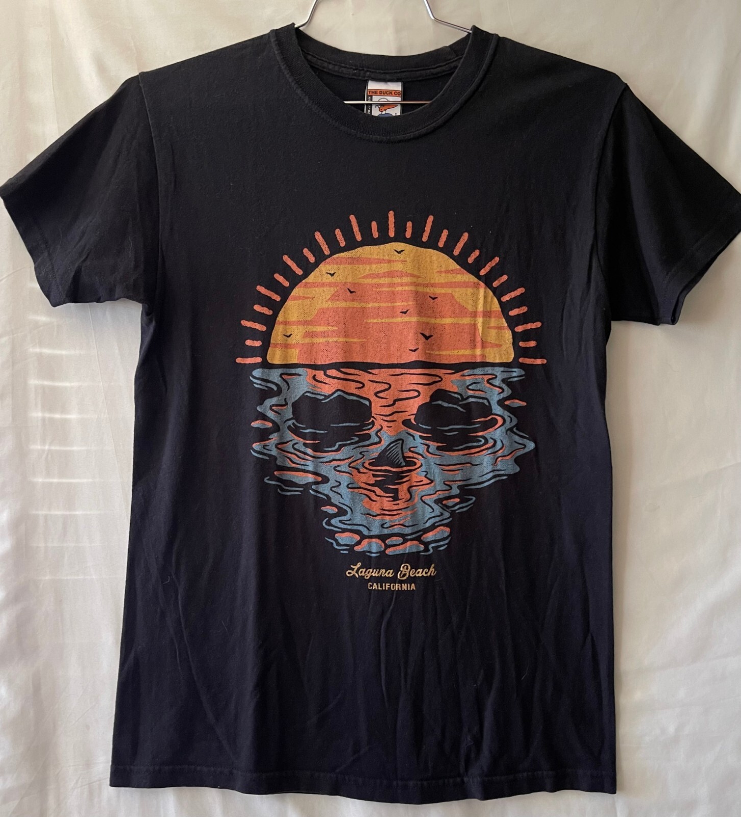 THE DUCK CO., LAGUNA BEACH, CALIFORNIA, SKULL TEE SHIRT, S, 100% COTTON, EUC