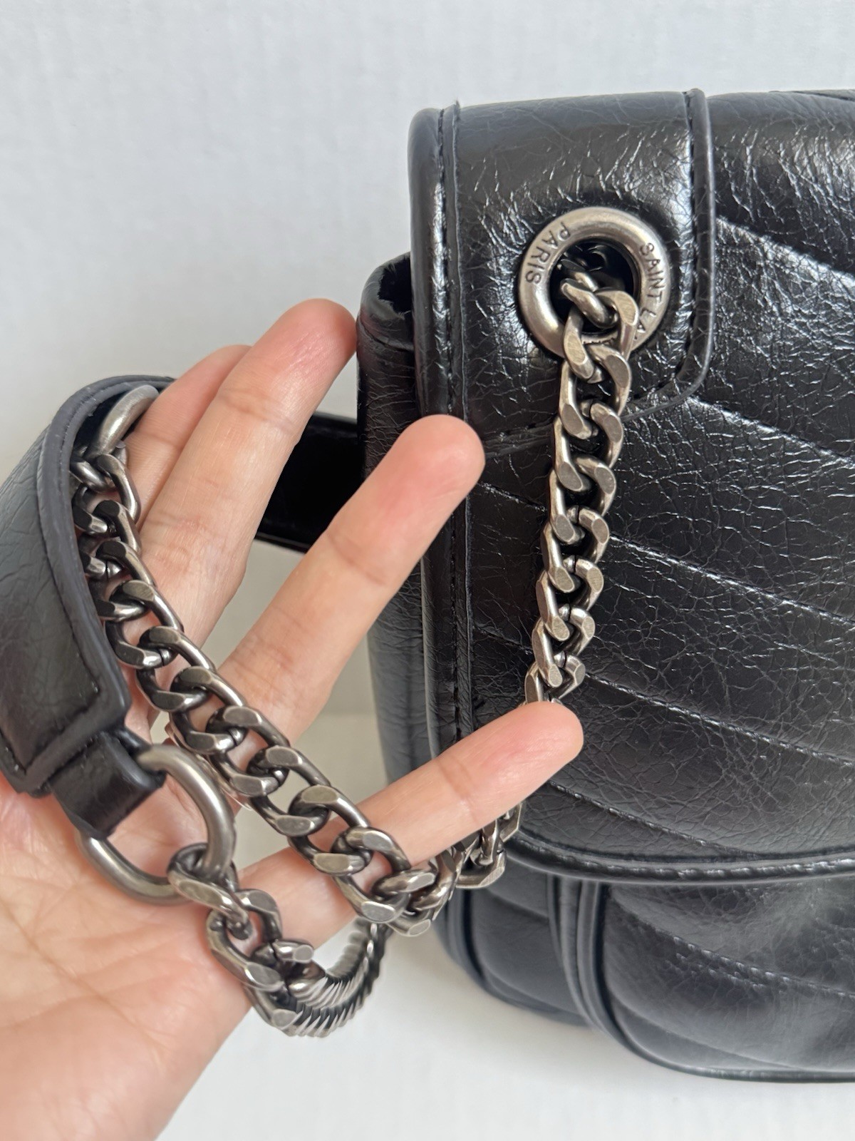 Black Quilted Shoulder/Crossbody Bag Chain Strap Magnetic