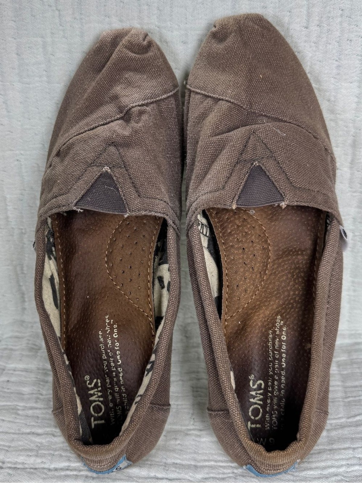 TOMS Classic Canvas Slip On Flats Brown Womens Size 9