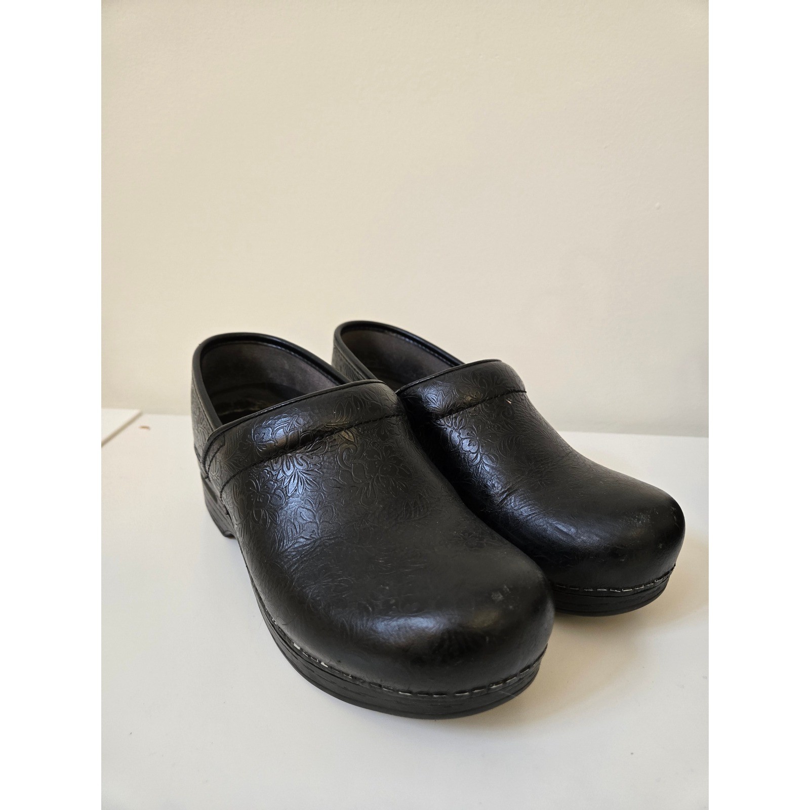 Dansko Professional Clogs Women’s 36 Black Floral Embossed Nursing Comfort Shoes