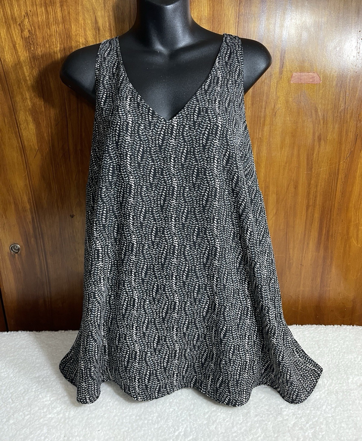 Metaphor Geometric Black White V-Neck Sleeveless Tank Top L/G Pullover