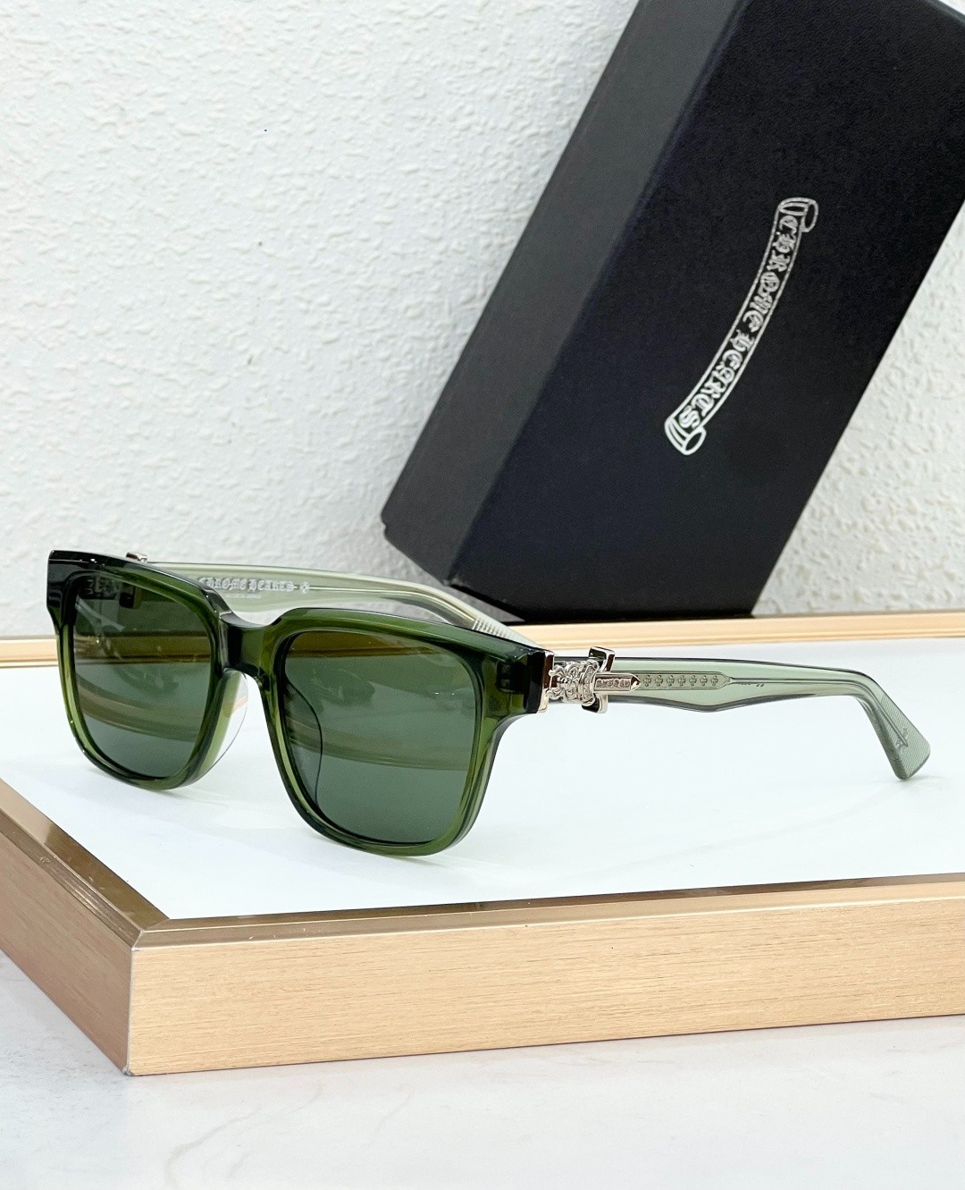 CHROME HEARTS MODEL：VAGILLIONAIRE II Sunglasses SIZE：56口19-152 🐱 1424 1624