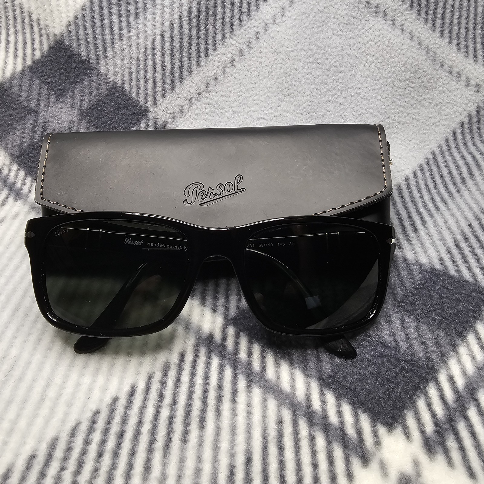 Persol Men’s Sunglasses Gloss Black PO3048S 95/31 58 19 145 With Case