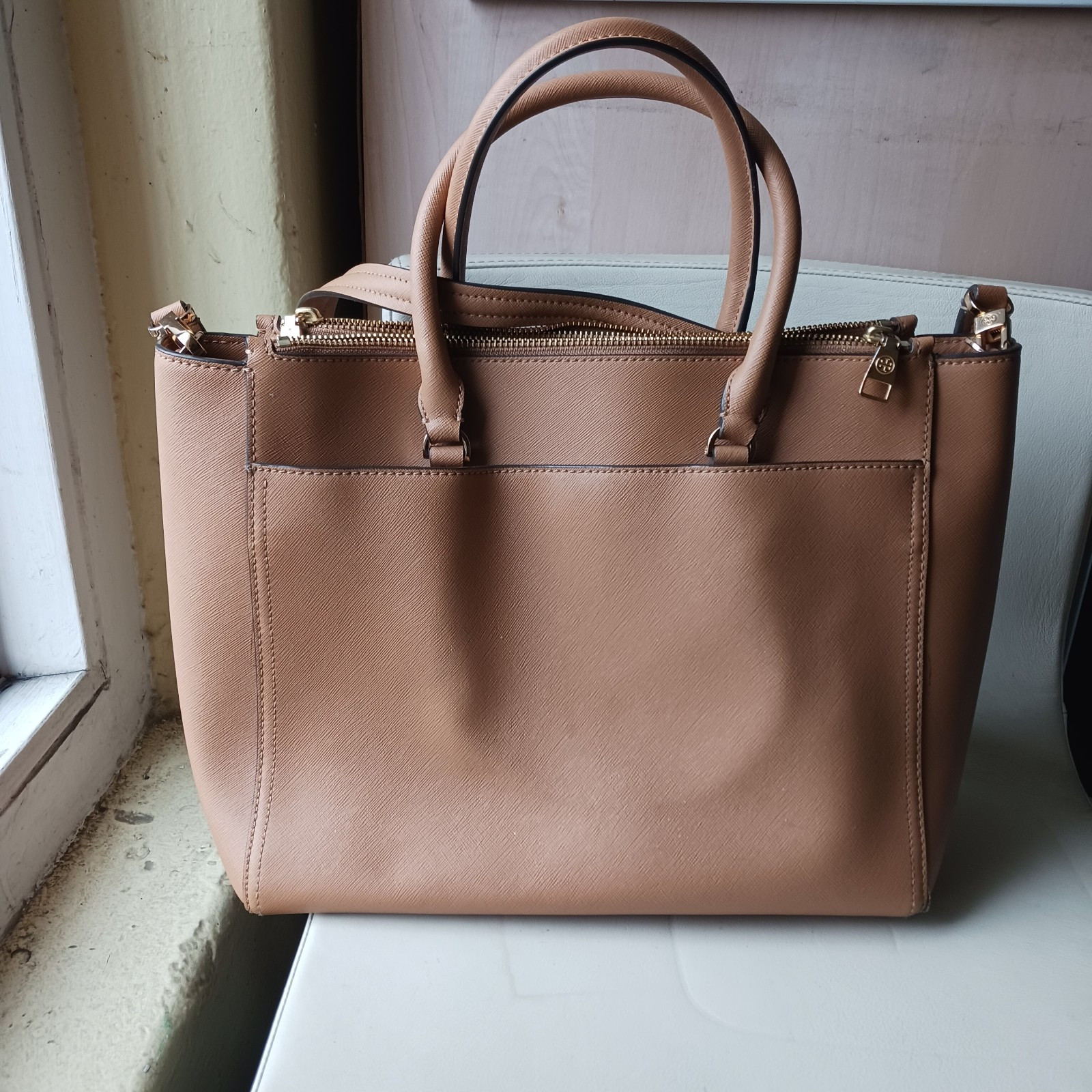 Tory Burch Robinson ToteBag York Triple Saffiano Leathe Compartment Camel Brown
