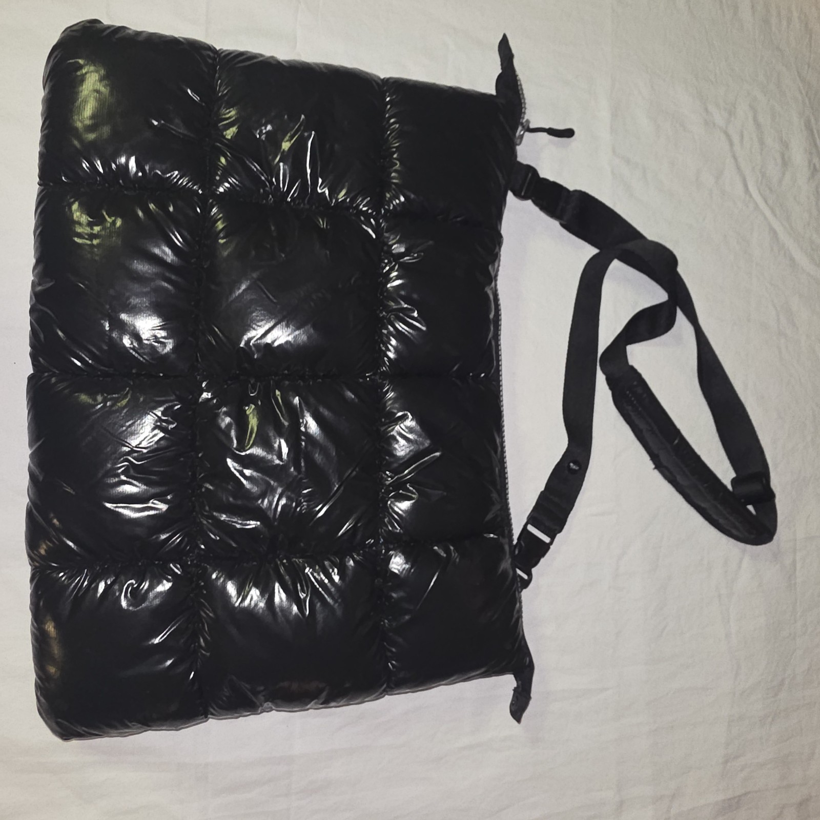 iSkin Black Quilted Shoulder Bag Tote Zip Closure Adjustable Strap Solid