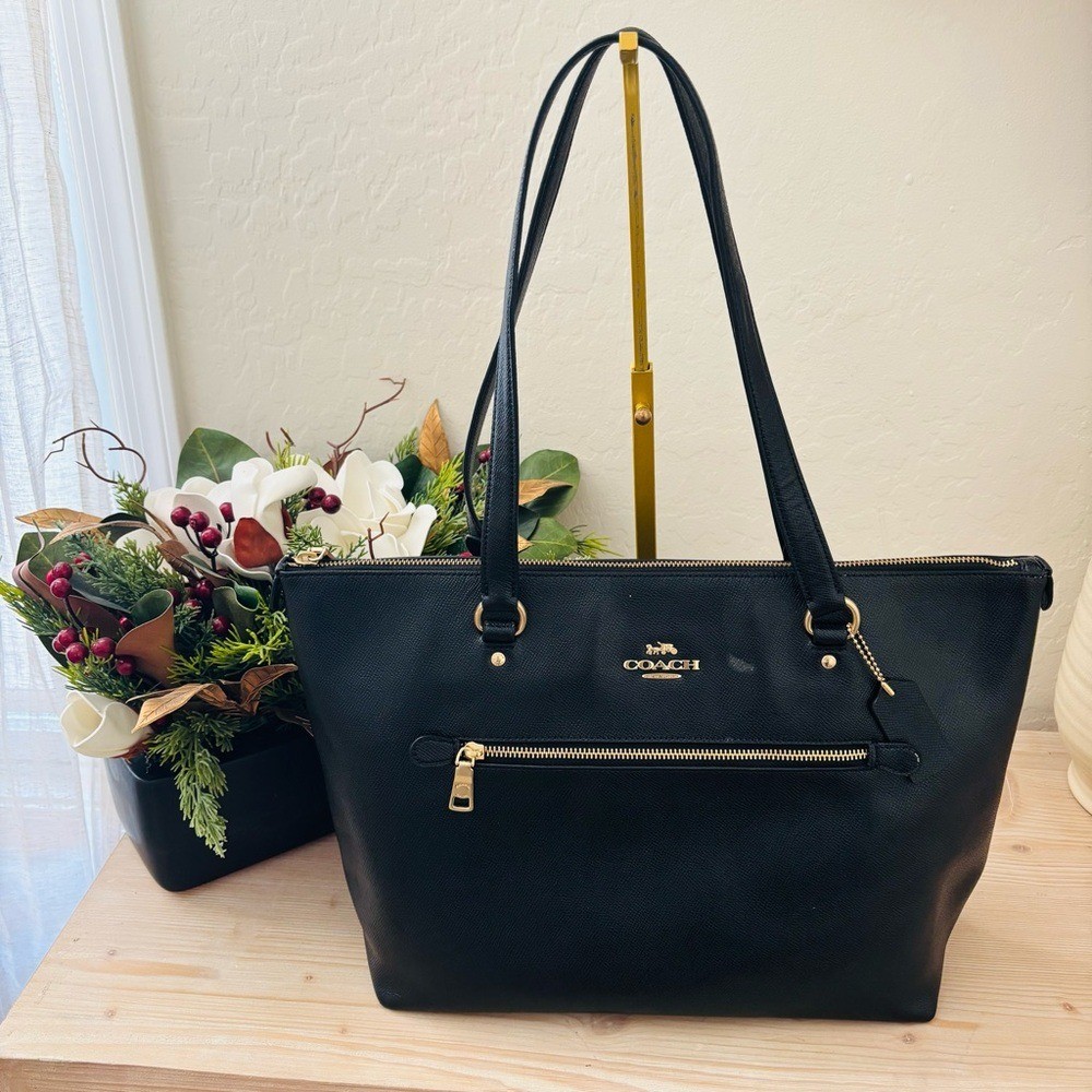 Coach Gallery Tote Bag Black Leather Gold Accents F79608