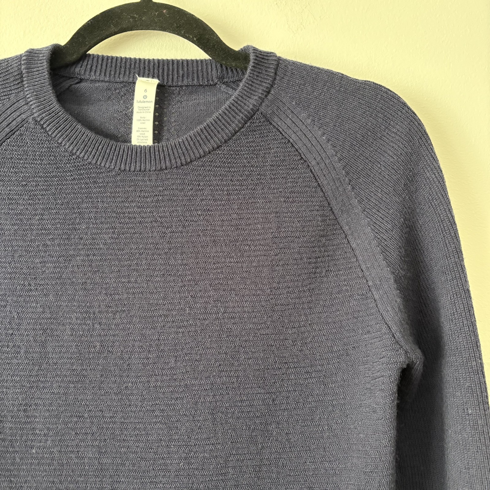Lululemon 100% Merino Wool Knit Sweater Navy Size 6 Quiet Luxury Basic Layer