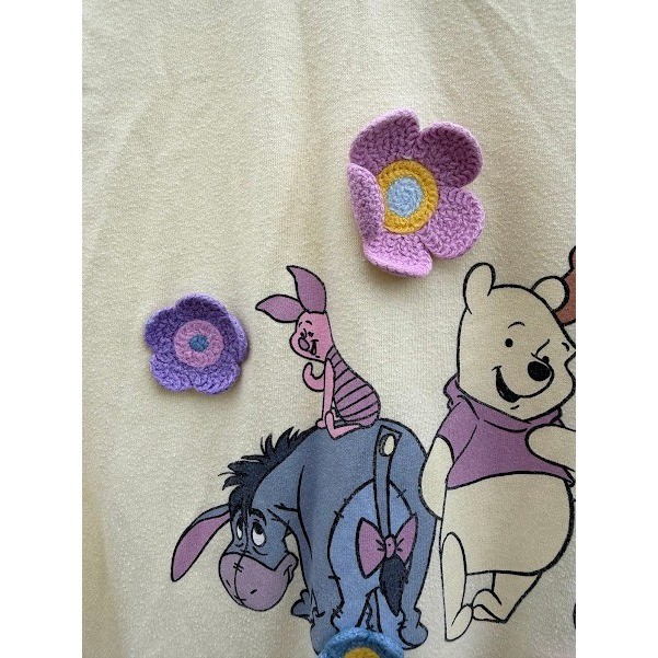 Disneycore Winnie the Pooh Graphic T-Shirt Women Medium Yellow Crochet Flower
