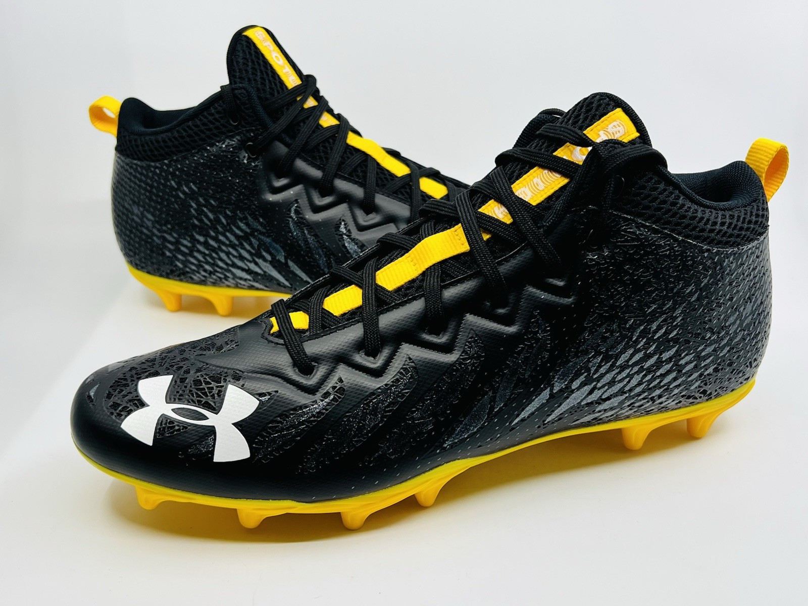 Size 12.5 Under Armour Spotlight Football Cleats Black Yellow 3023963-009 Men