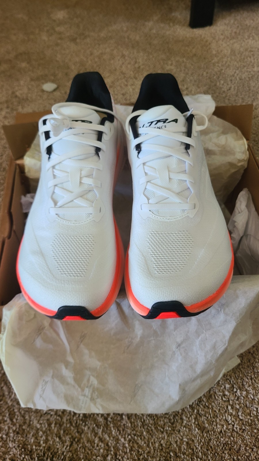 Men’s 9.0 Altra Experience Flow 3 (White/Corral)