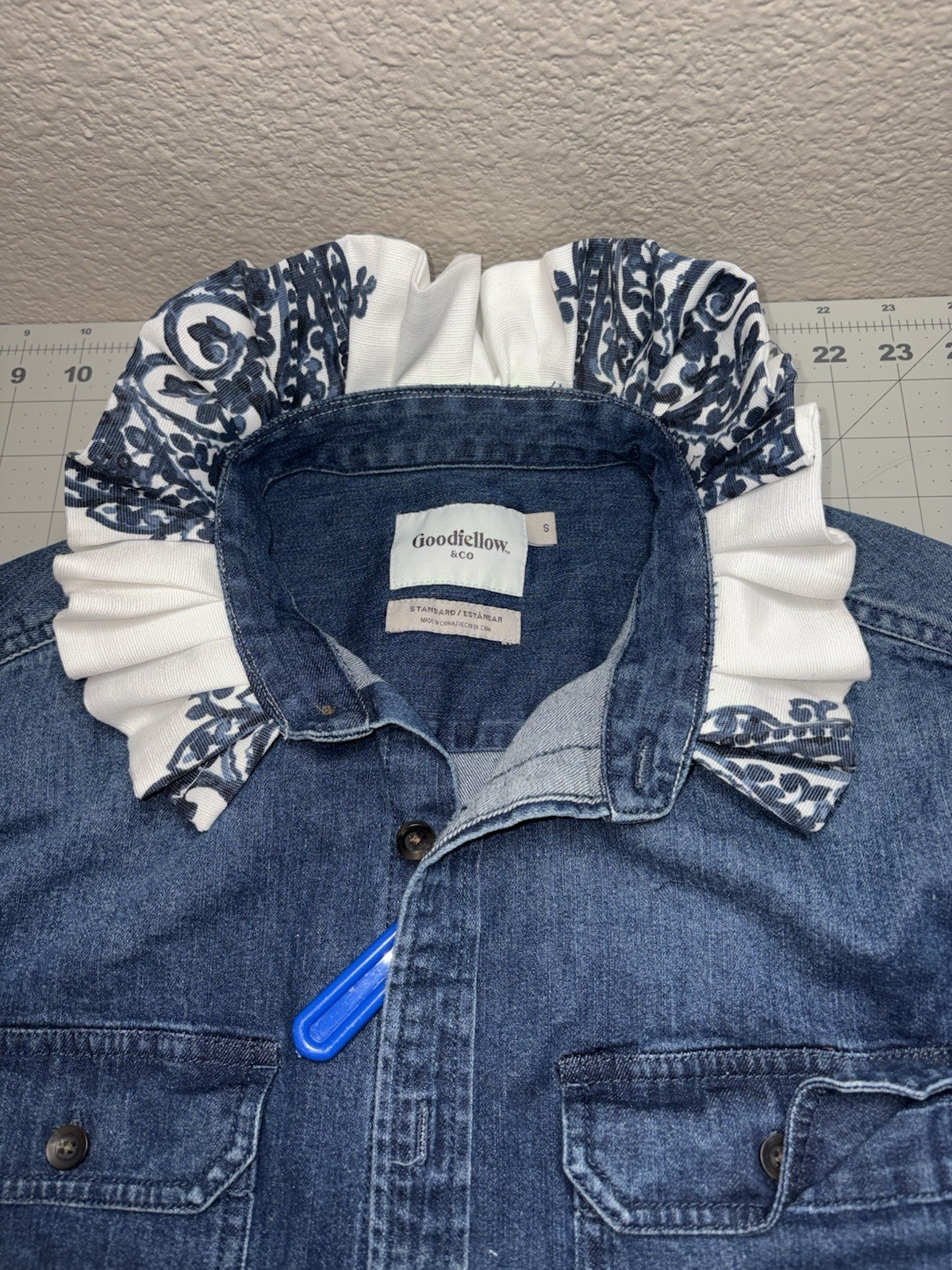 Goodfellow & Co Denim Upcycled S Blue Floral Point Collar Button-Up Long Sleeve