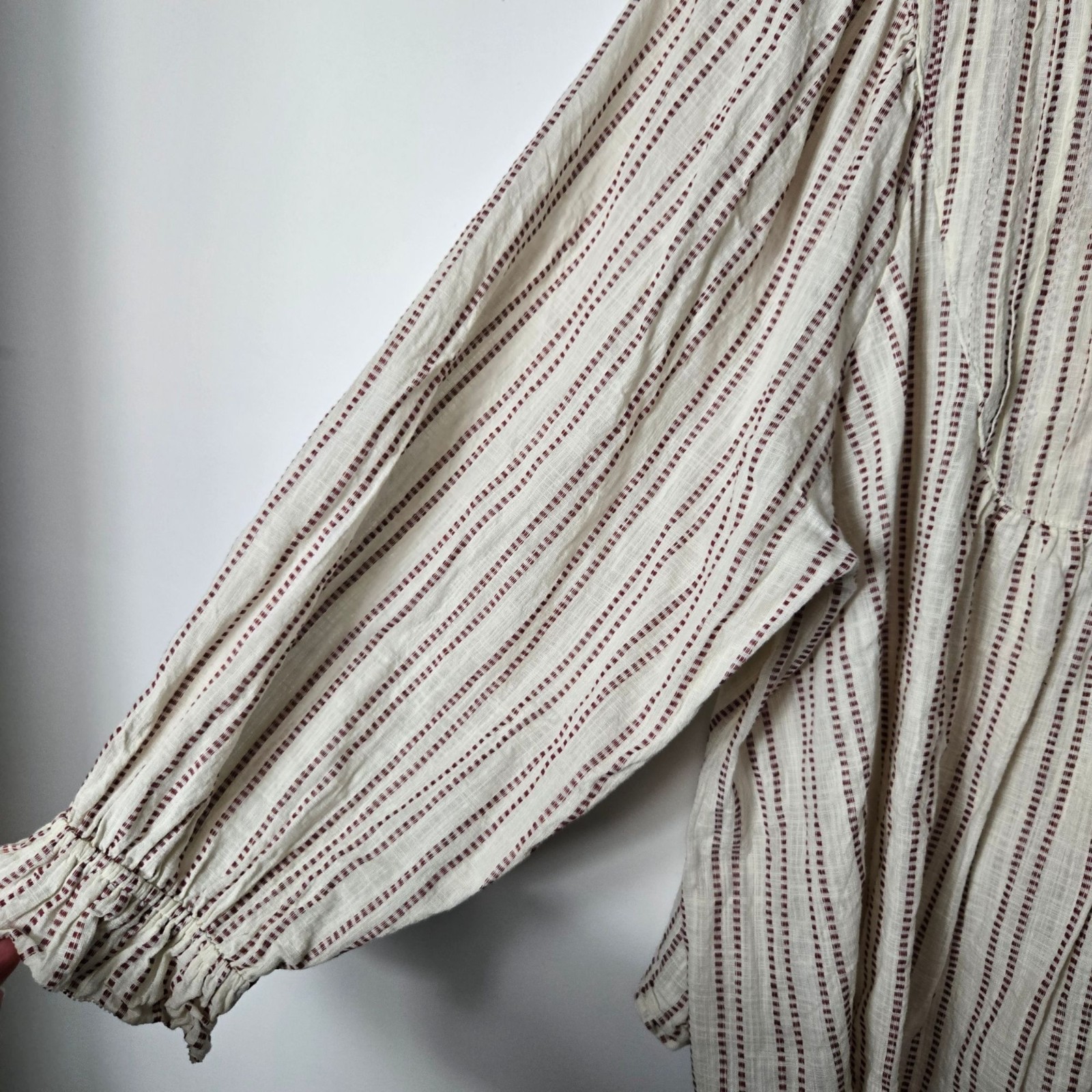 Elizabeth And James Size L Stripe Pintuck Peasant Blouse Red Cream Long Sleeves