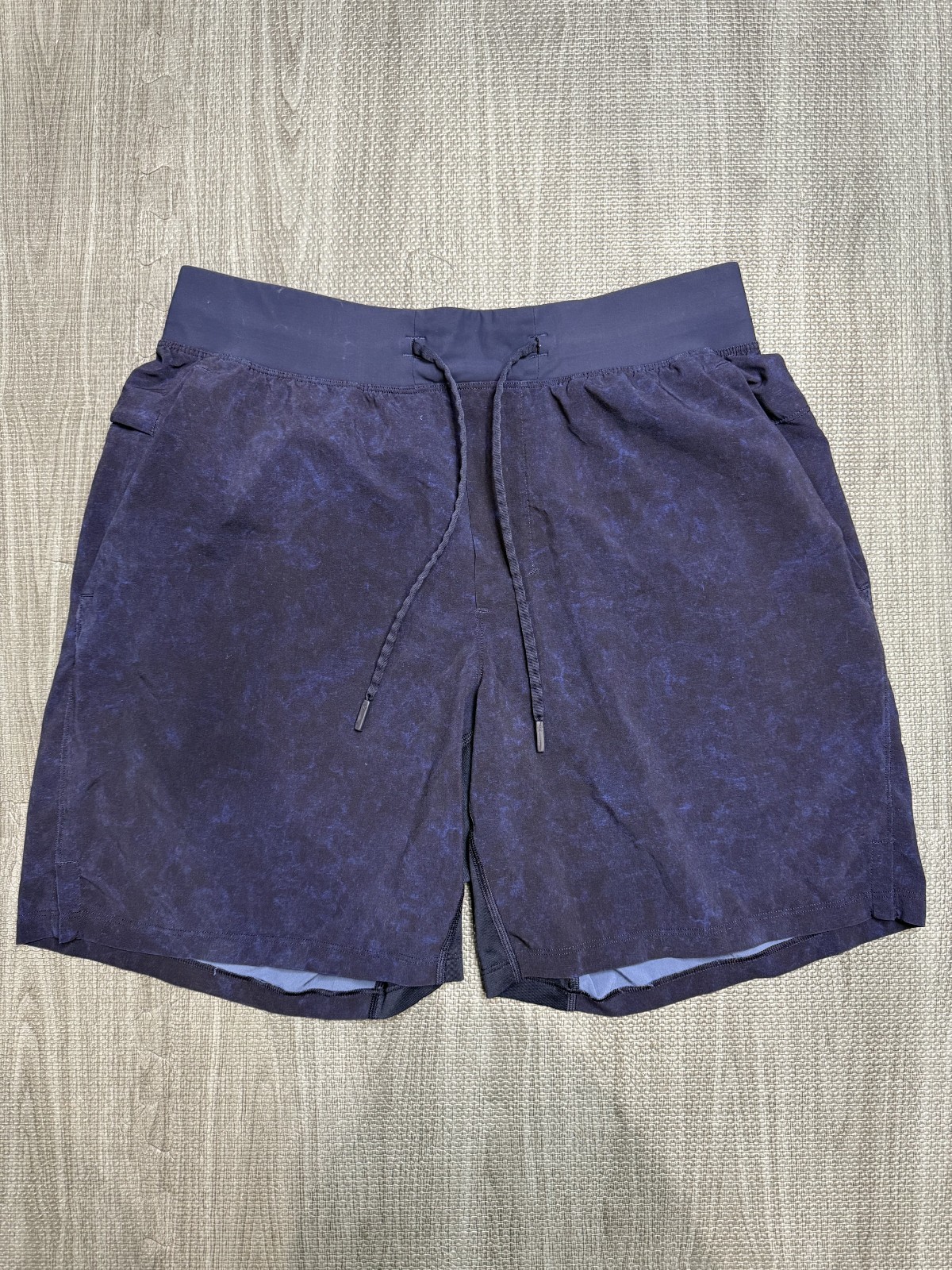 EUC – Lululemon Mens T.H.E Shorts *Size MEDIUM* *Gravel Dust True Navy*