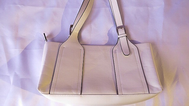 White Handbag Tote Bag ( Pre-Owned/ EXCELLENT CONDITION)