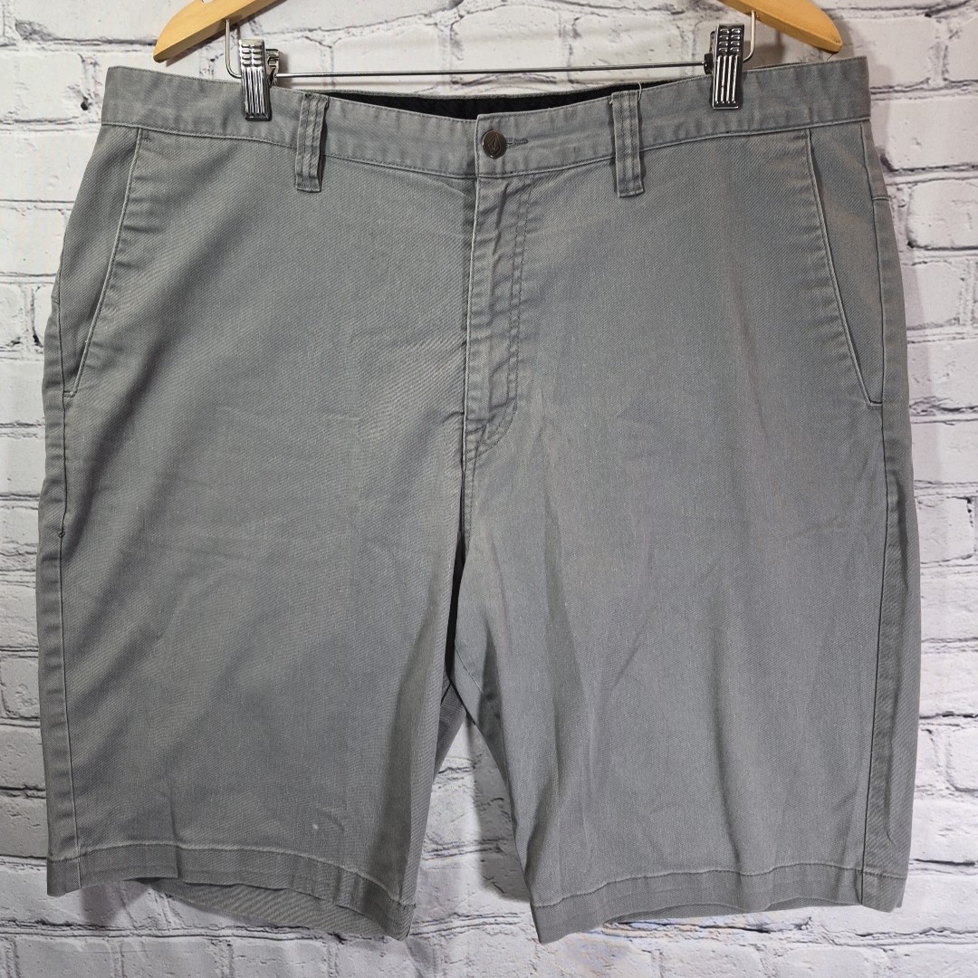 Volcom True To This Shorts Mens Size 38 Gray Flat Front Casual Skate