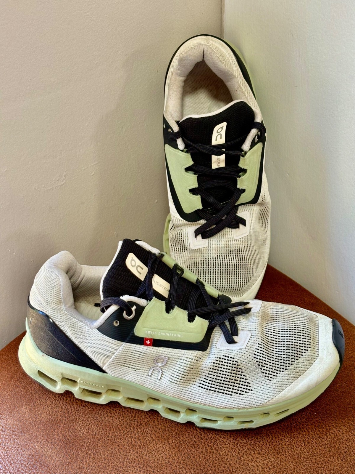 On Cloudstratus White Black Sage Green Running Shoes 39.98997 Womens Size 8 READ