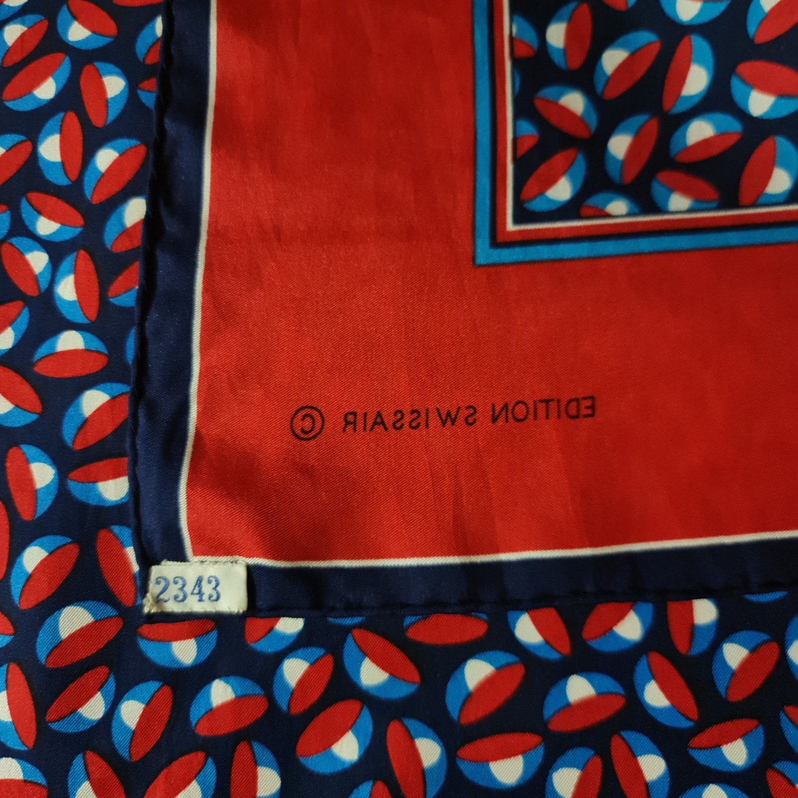 SCARF VINTAGE AUTHENTIC SWITZERLAND AIR LINES SWISSAIR SILK RED BLUE 35” SQUARE