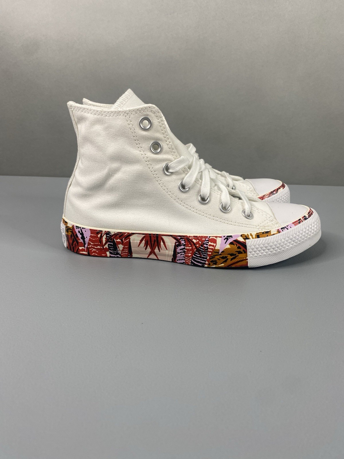 Converse CTAS Hi Women’s 6 White Canvas High Top Shoes Mantra Orange Print