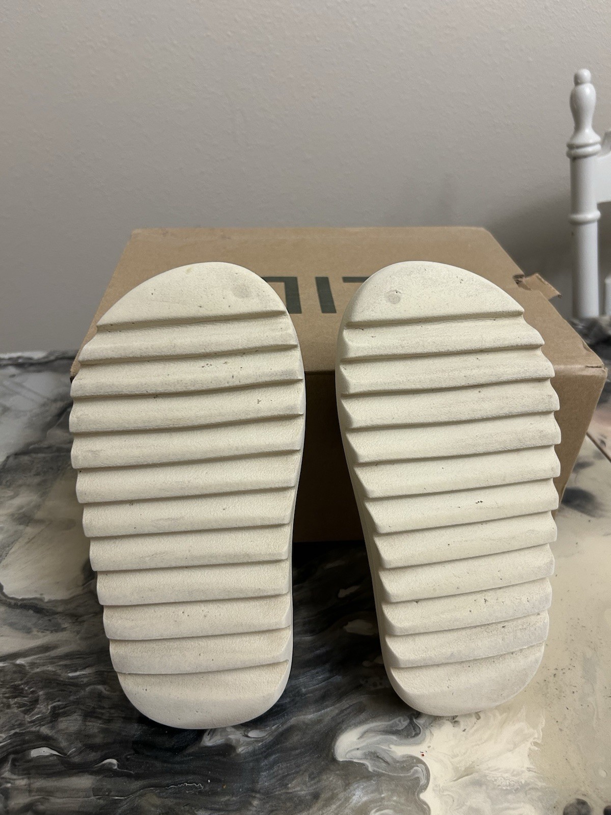 adidas Yeezy YZY Slide Bone Beige Men’s US 4/Women’s 5.5 Slip-On Sandal FZ5897