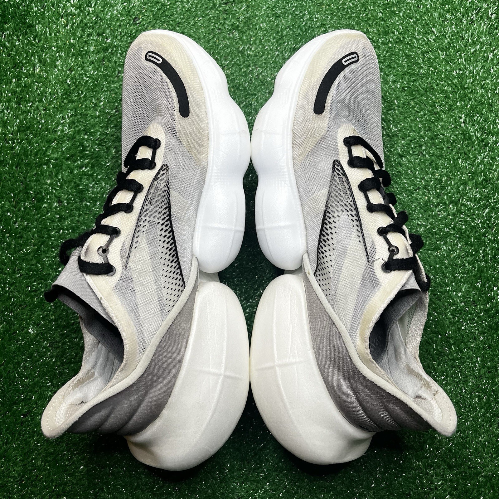 Brooks Aurora BL women’s size 7 Nitrogen Injected Running Shoes White/black