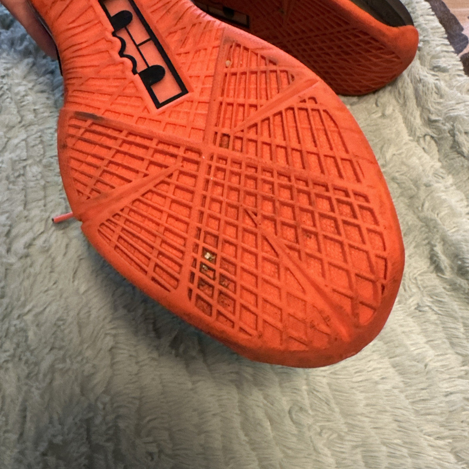 Size 8Nike LeBron 10 Lava – 541100-002