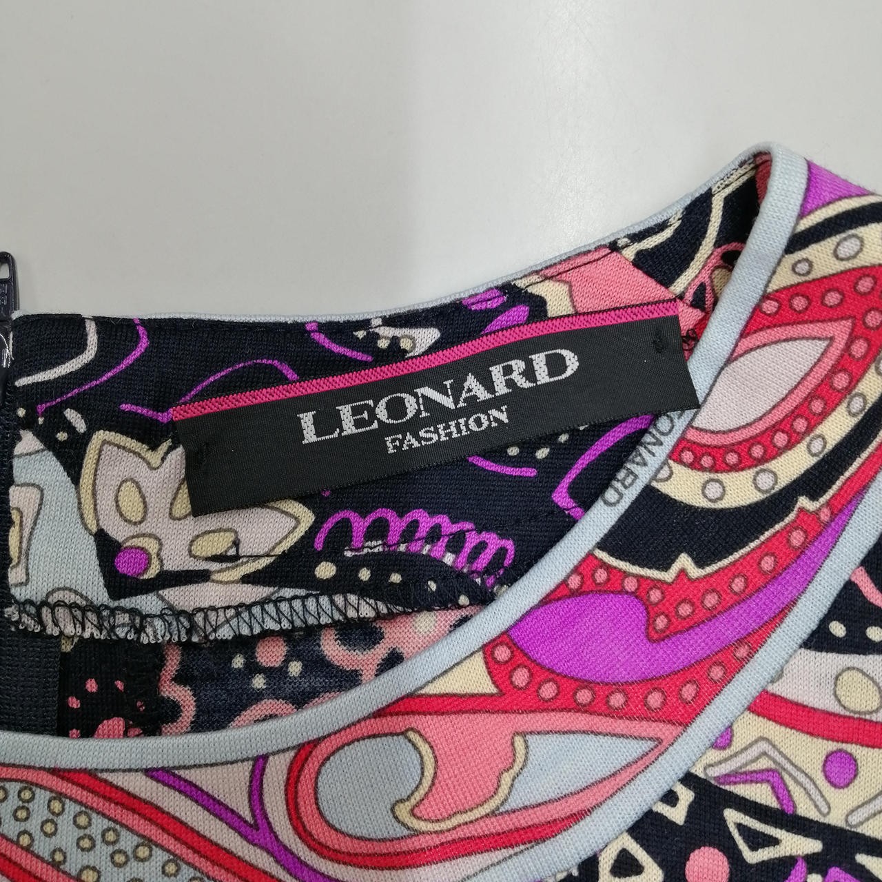 Leonard Paisley Pattern L/S Cut & Sew T-Shirt Women’s Medium Black