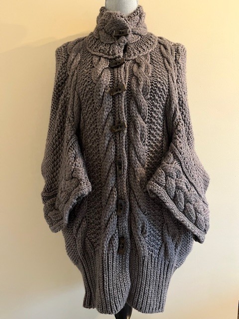 BIANCO&BLUE CABLE KNIT BUTTON UP LONG SWEATER SIZE SMALL/ MEDIUM IN DARK GRAY