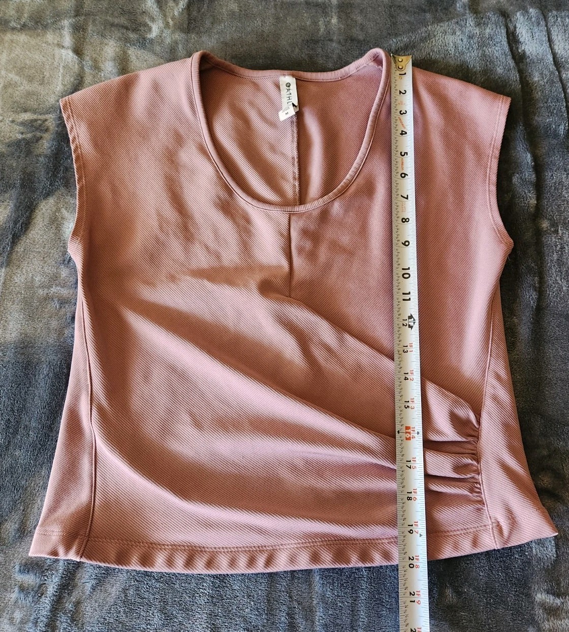 Athleta Pink crop top size medium