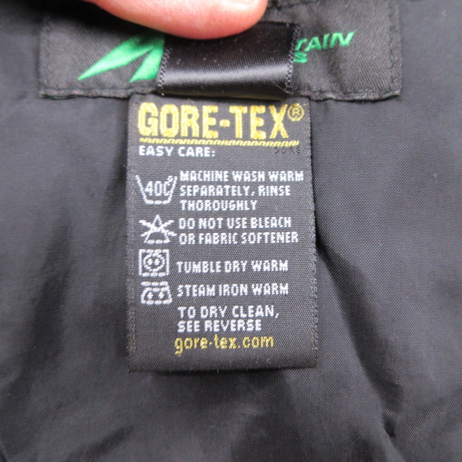 EMS Eastern Mountain Sports Goretex Rain Jacket Mens 2XL Black Full Zip Hooded