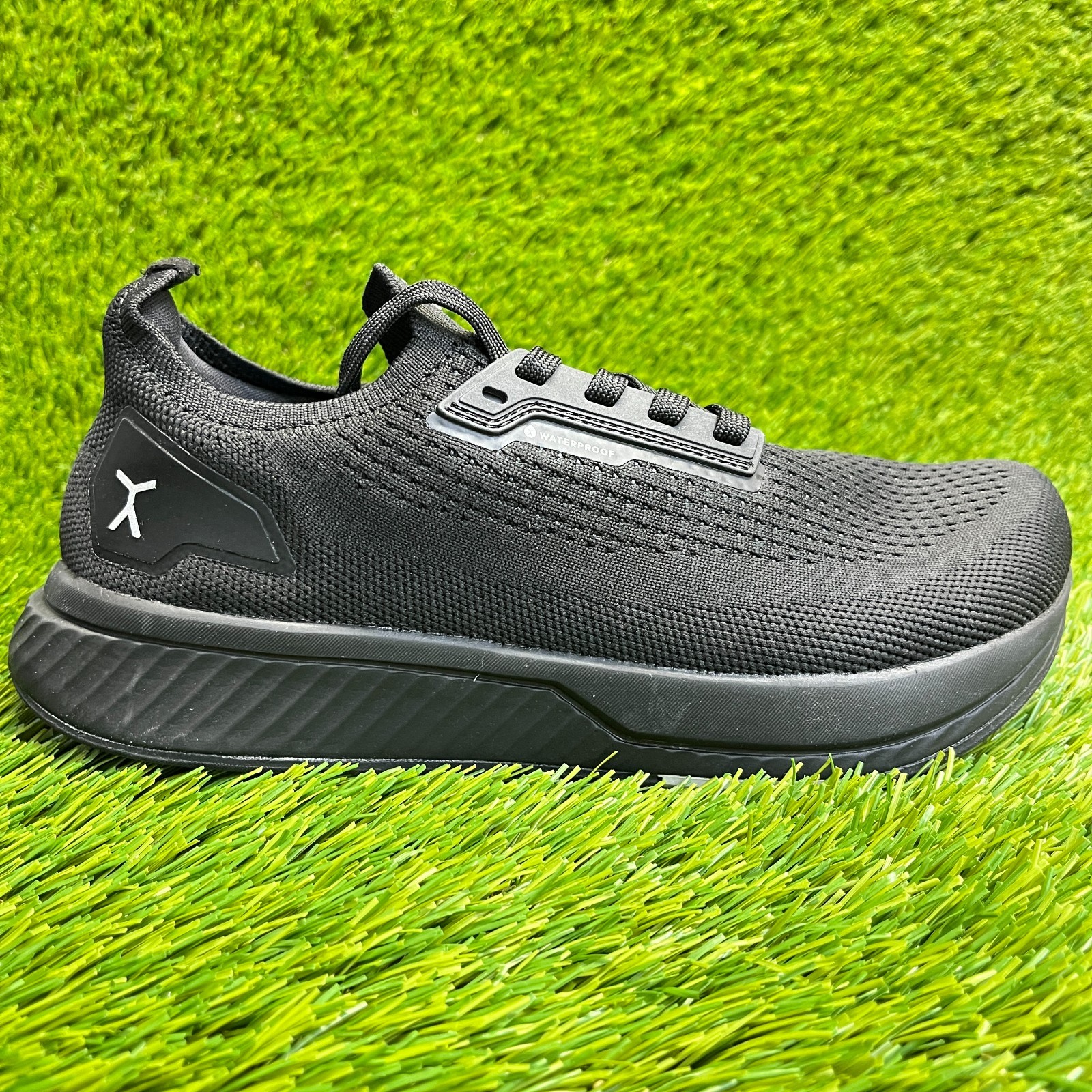Flux Footwear Adapt Waterproof Runner Stealth Black Womens Size 8 Athletic Shoes